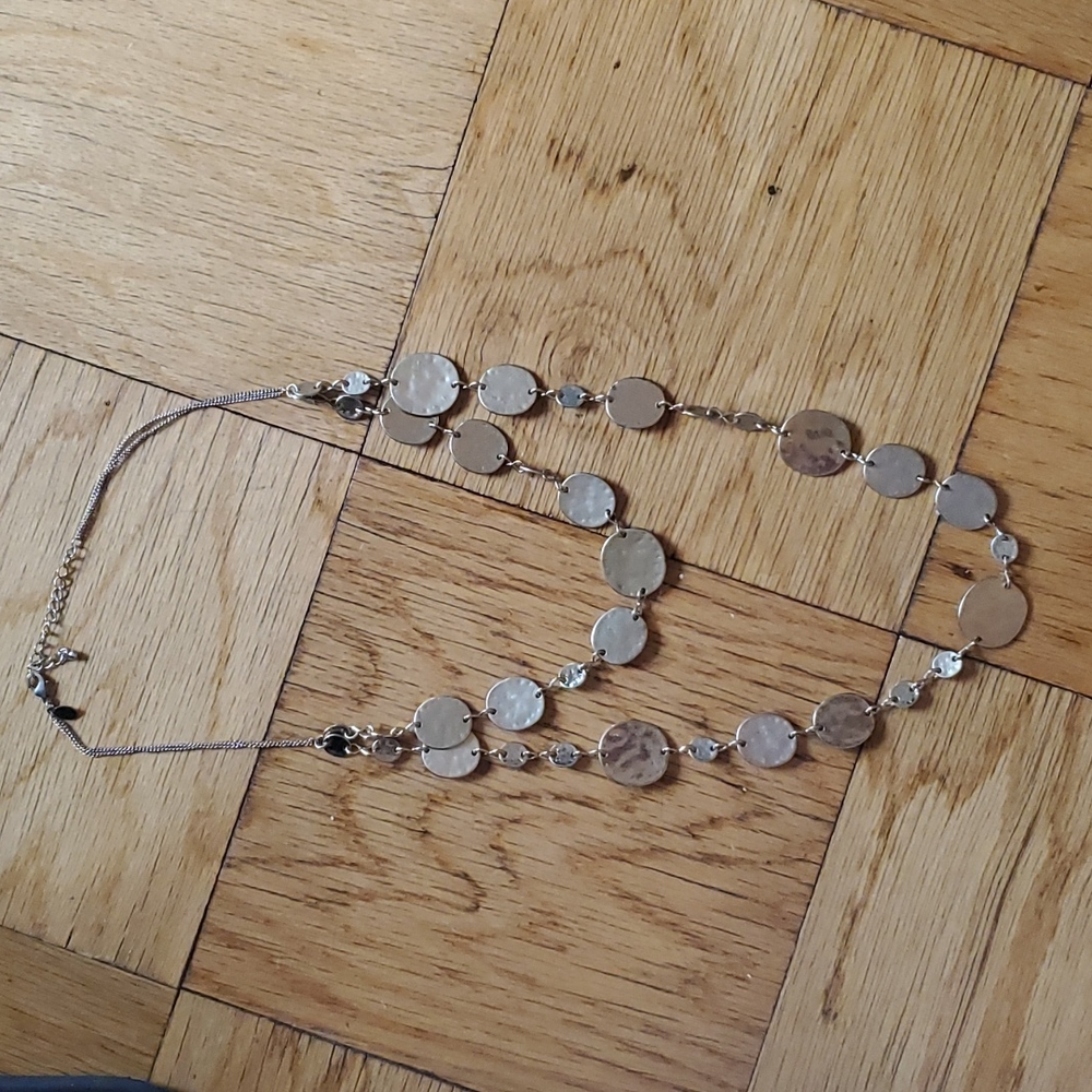 chunky gold colored circle shape necklace